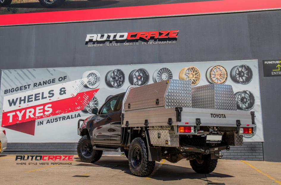 TOYOTA HILUX N80 4WD D HOLE BLACK